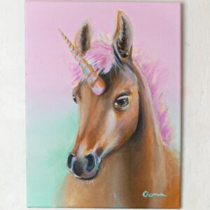 Spirituelle Kunst: Acrylbild auf Leinwand, braunes Einhorn Fohlen vor rosa türkis Hintergrund