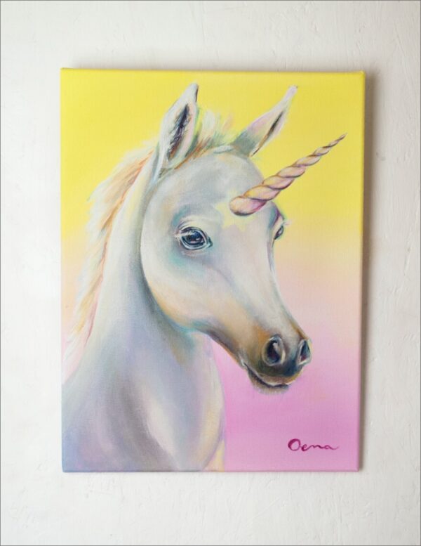 Spirituelle Kunst: Acrylbild auf Leinwand, weißes Einhorn Fohlen vor gelb-rosa Hintergrund