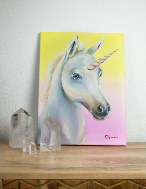 Spirituelle Kunst: Acrylbild auf Leinwand, weißes Einhorn Fohlen vor gelb-rosa Hintergrund